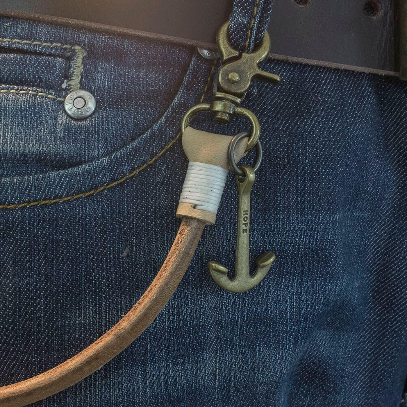 Keychain (Natural) 50 cm, with old bronze feather* - Duke & Sons Leather