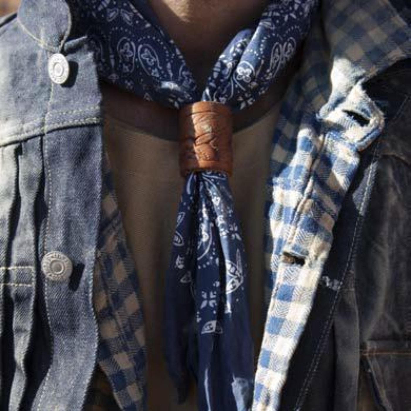 Woggle, bandana / neckerchief slide special, wearing on a blue bandana