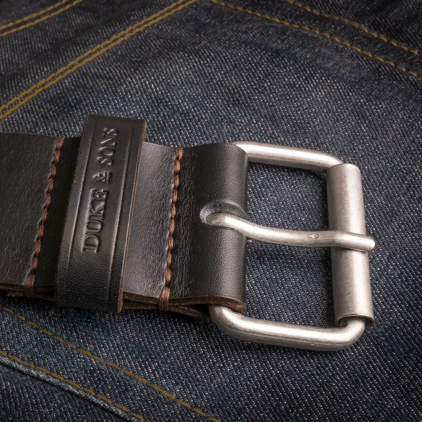 Duke and Sons 2-inch black leather jeans belt detail scene 2