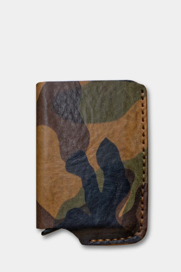 Card wallet, camo leather, RFID safe with aluminum insert for 10 cards front. - Duke & Sons Leather