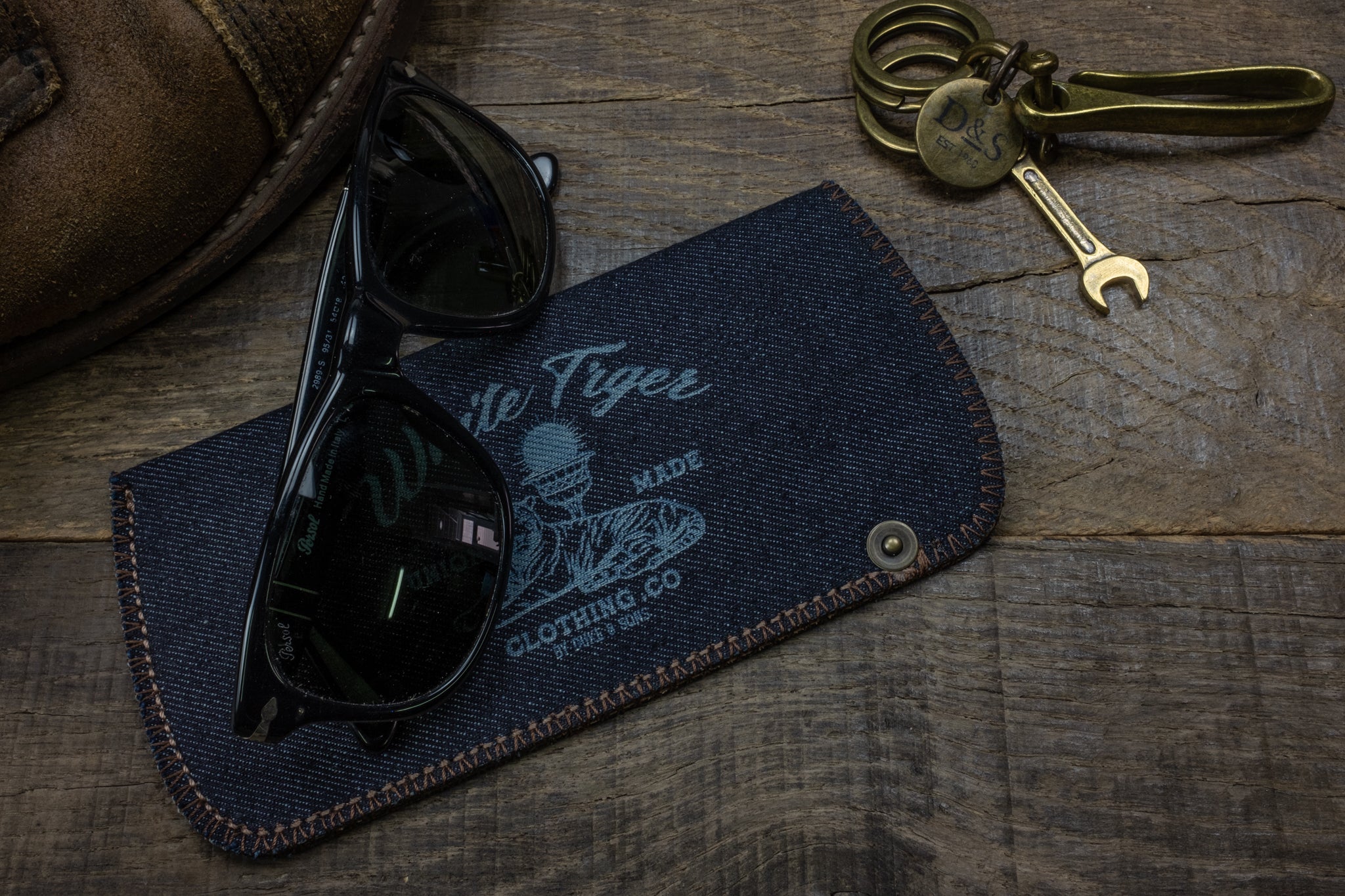 Selvedge denim sunglass pouch White Tiger scene 2