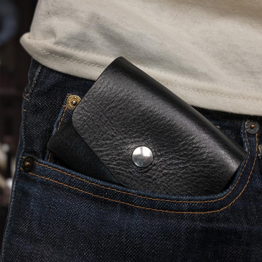 Pocket wallet black in jeans pocket front