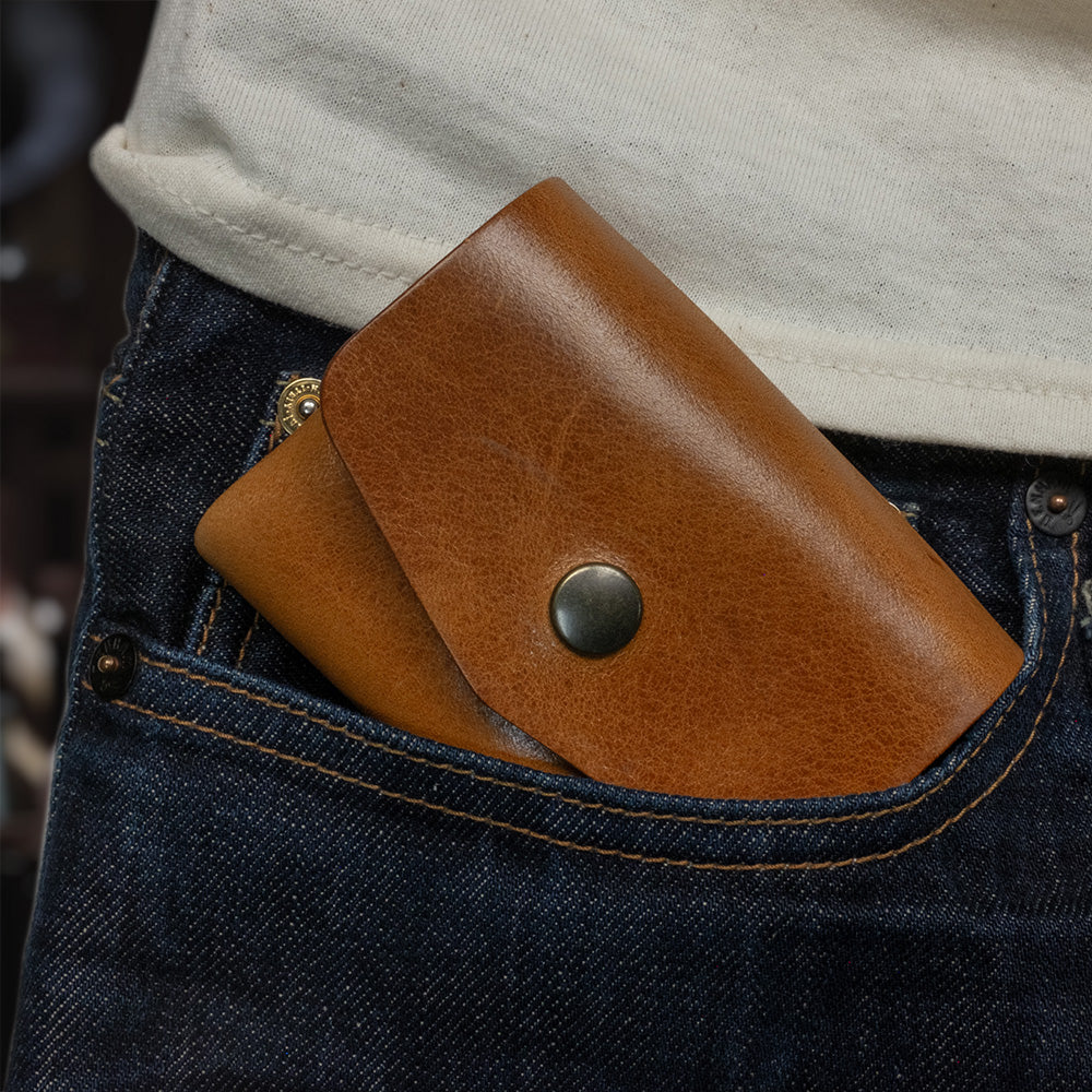 Pocket wallet cognac in jeans pocket front