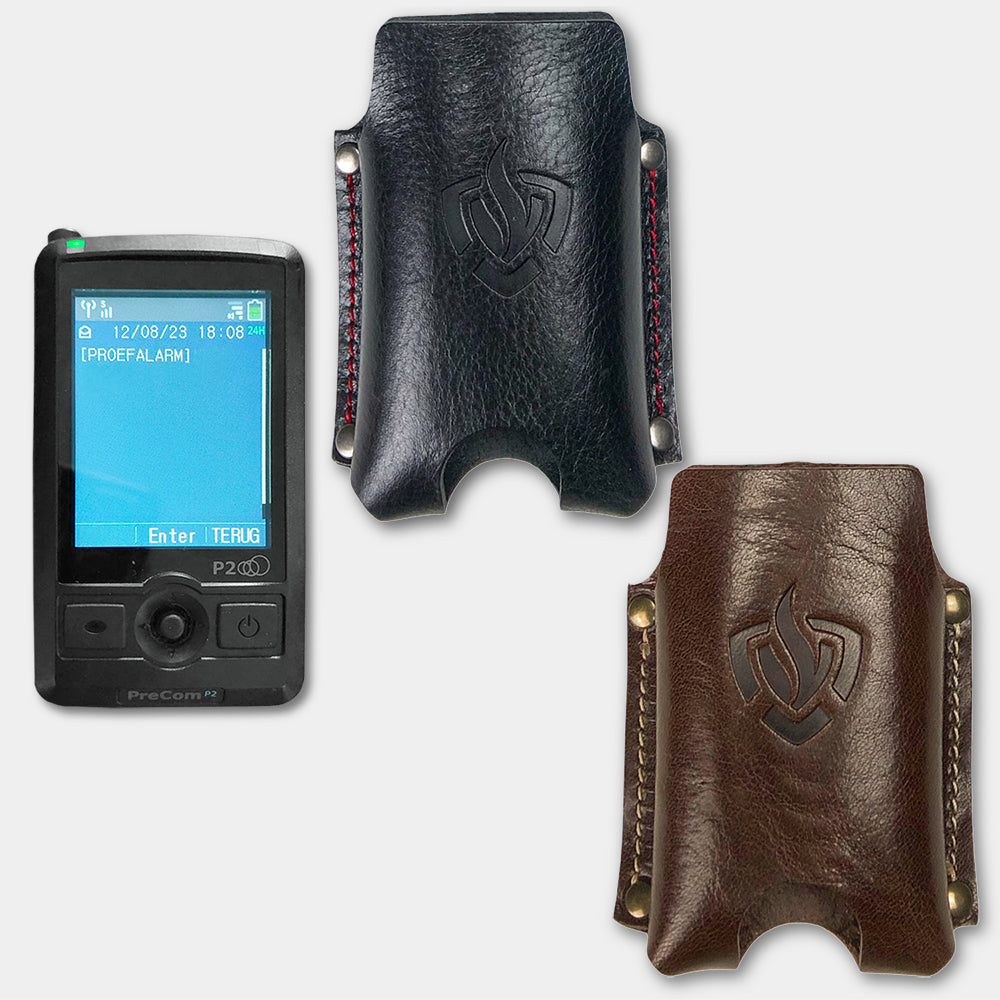 Precom P2 pager houder in zwart en bruin leer met P2 pager leer model B staand, open