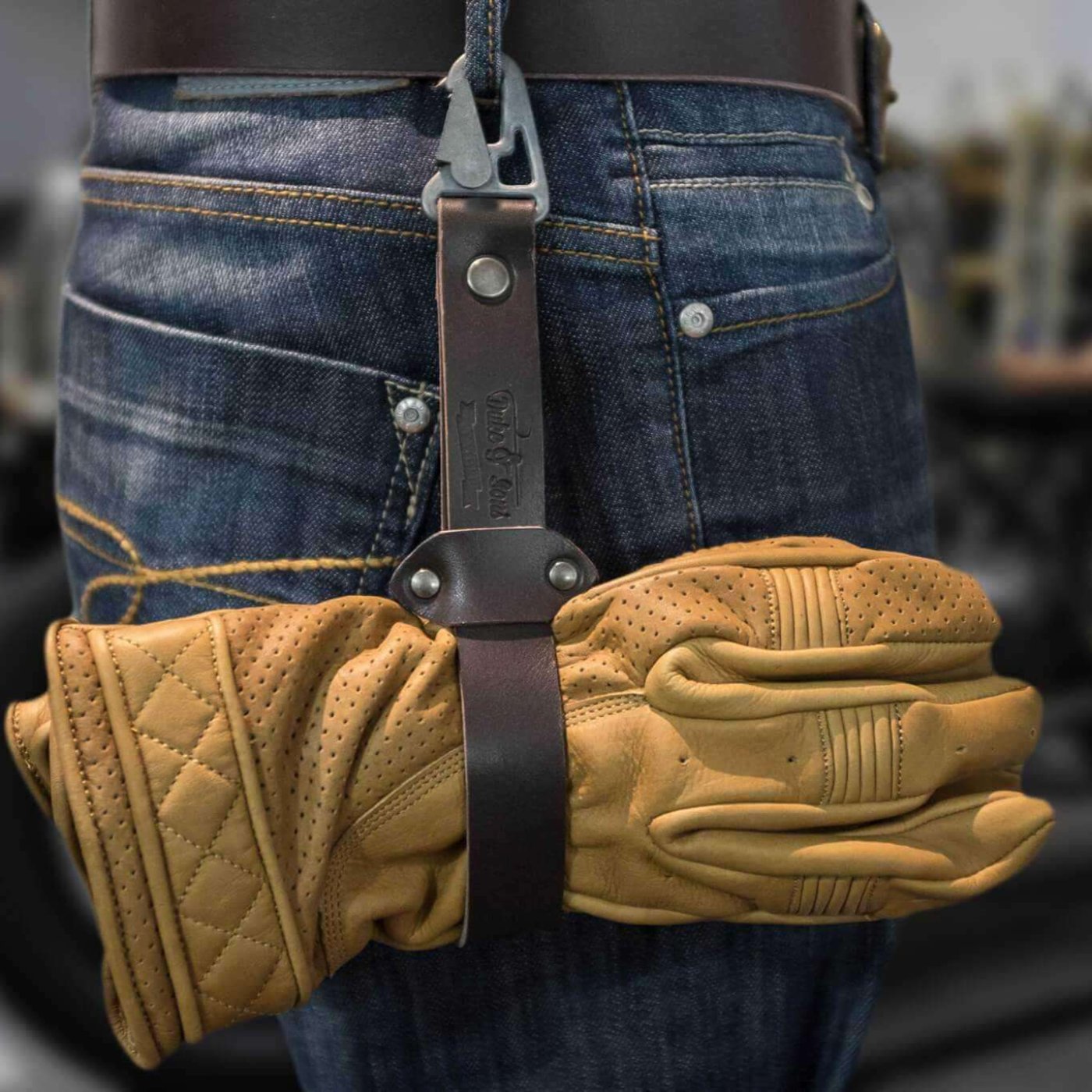 Glove strap, leather, keep your gloves with you - Duke & Sons Leather