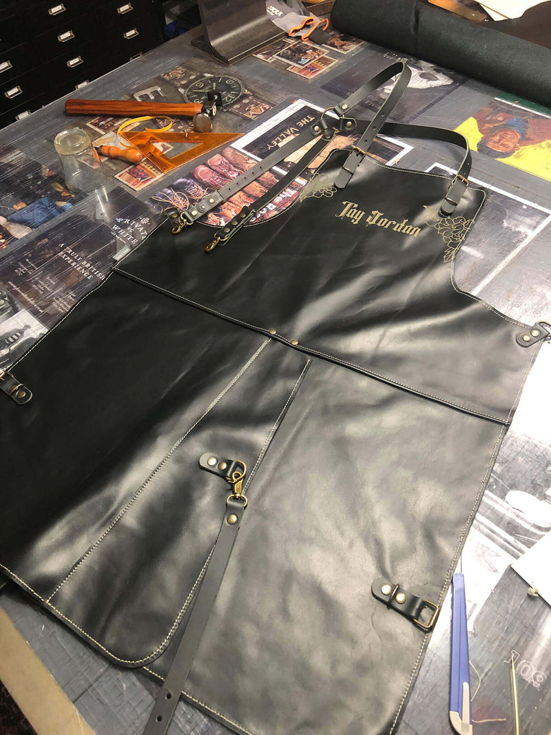 Tattoo apron, in black leather, maximum movement, maximum comfort! - Duke & Sons Leather