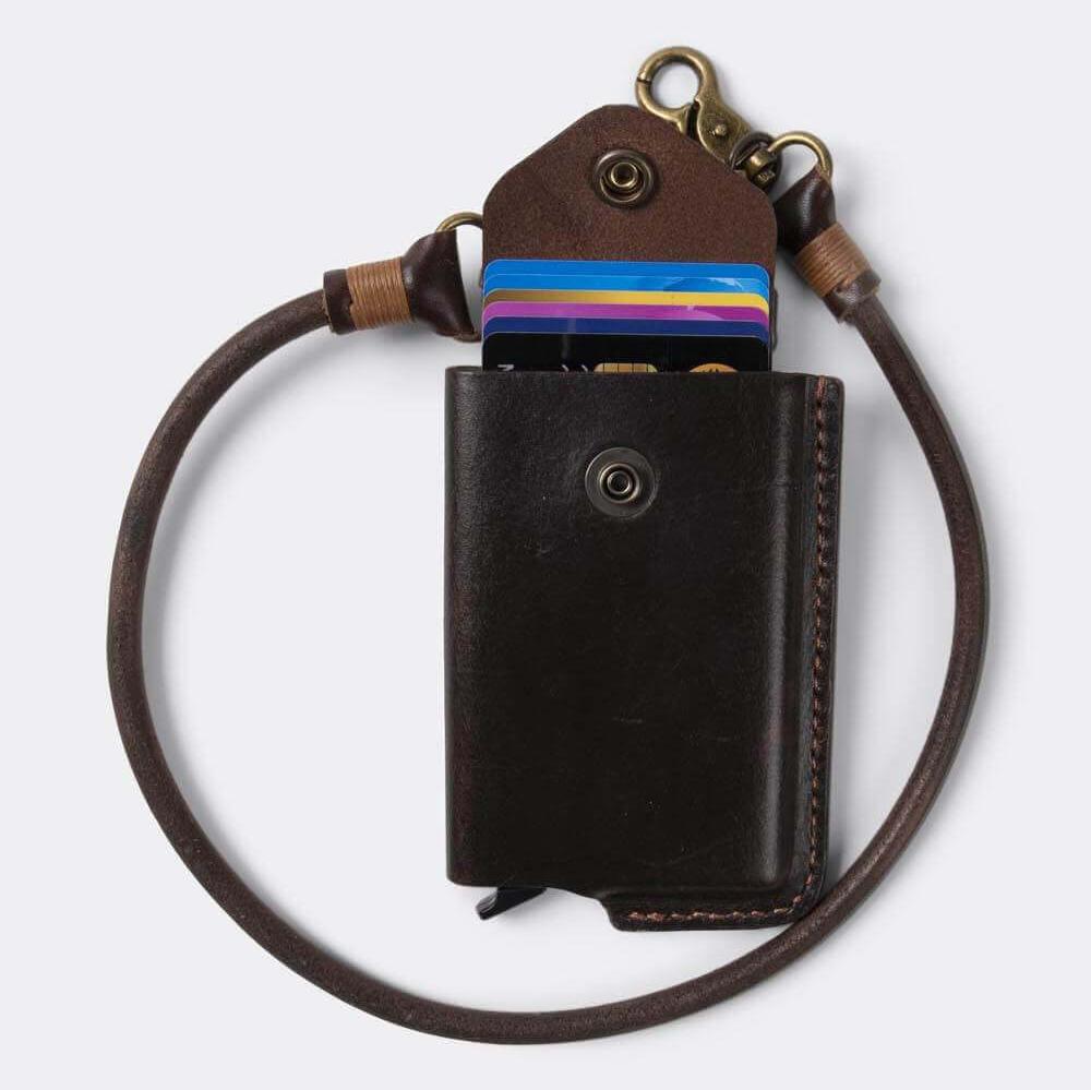 The Rider card wallet, RFID safe with aluminum insert for 6 cards*.