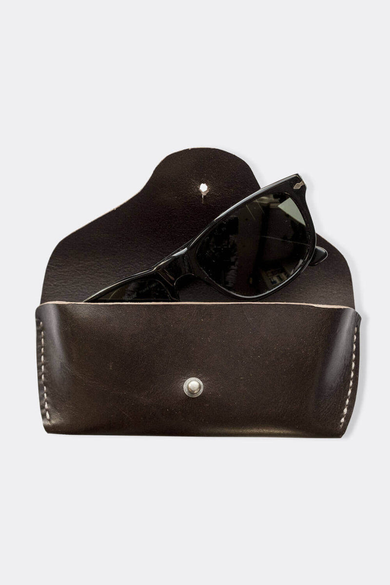 Glasses | sunglasses case, brown color, vegetable tanned leather. - Duke & Sons Leather